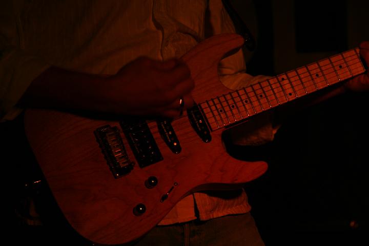 2008-11-28 M3_live at replugged 178.jpg